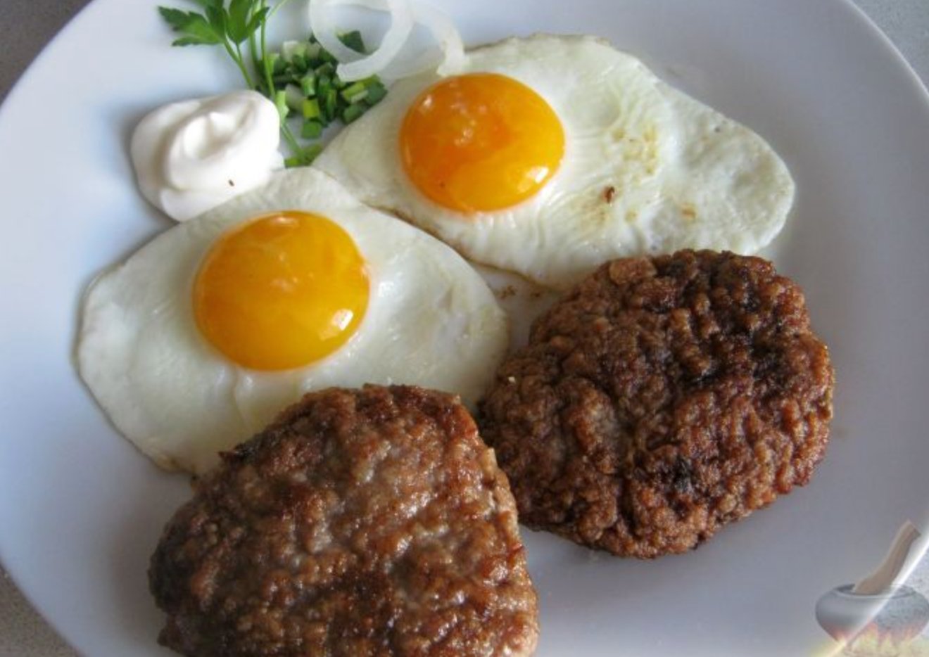Chopped Beefsteak with Egg